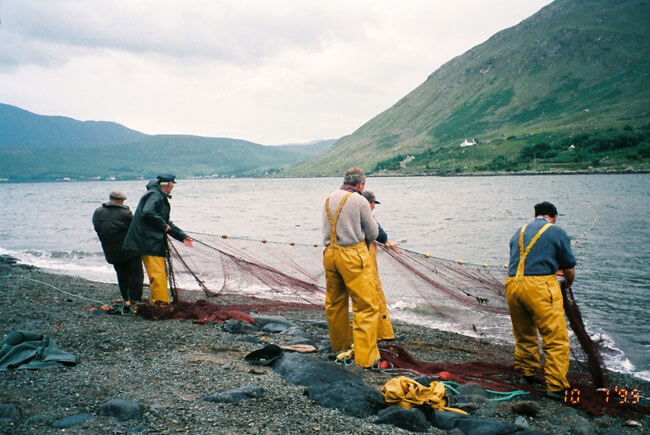 Thomas (sailor) Flaherty (second left) and crew hauling their draft-net on the Point, Killary Harbour
